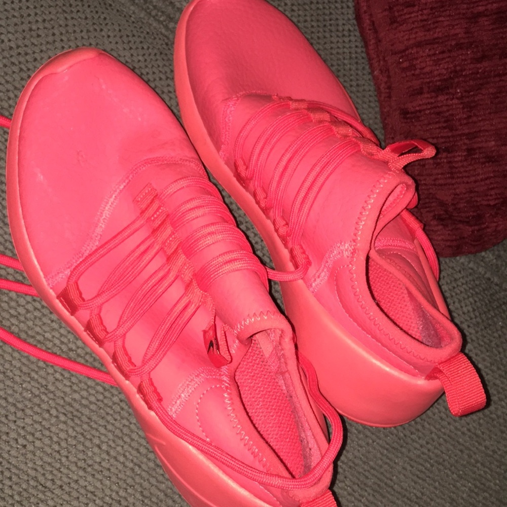 shoes - Picture 2 of 3